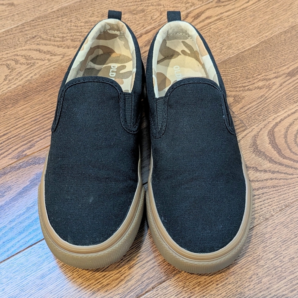 Old Navy Slip On Shoes black tan sizeโ 2
